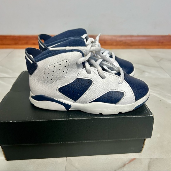 Air Jordan 6 Retro Blue & White Sneakers Shoes Boys Size 10 - Picture 2 of 7